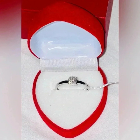 Elegant 14k White Gold Women Ring with Square Diamond Accent
Gift With Purchase - Picture 6 of 6